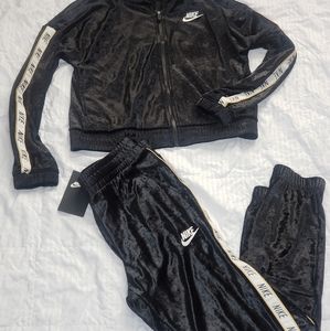 Girls Nike track set 2 pc sz M
